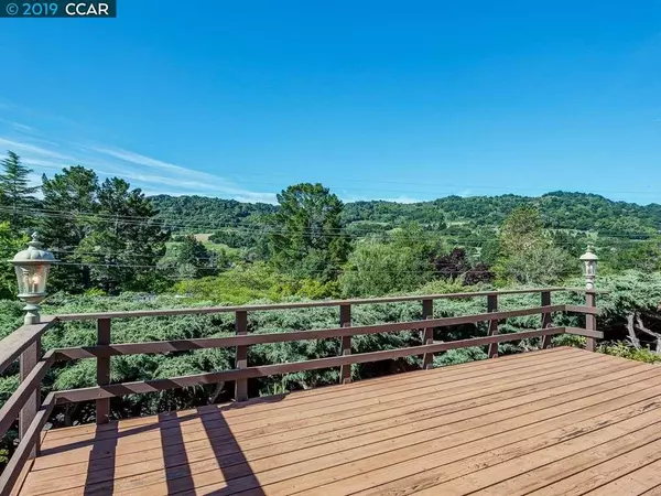 Orinda, CA 94563,7 Carisbrook Dr