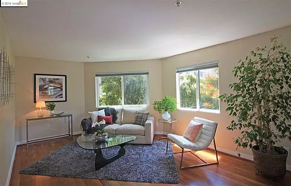 Emeryville, CA 94608,6400 Christie #2220