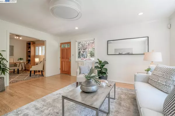 Oakland, CA 94611,6647 Forestland Way