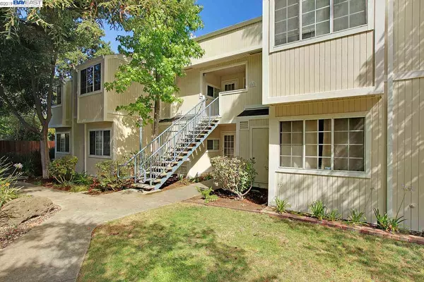 22541 Center St #113, Hayward, CA 94541