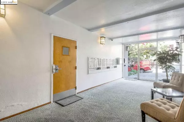 Oakland, CA 94611,3768 Harrison St #301