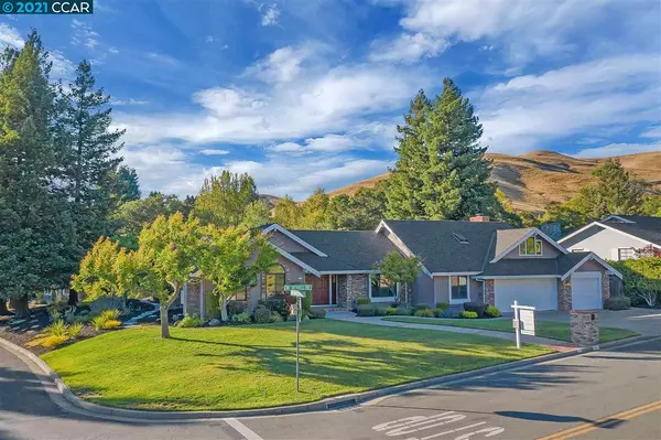 1 Merrill Dr, Moraga, CA 94556