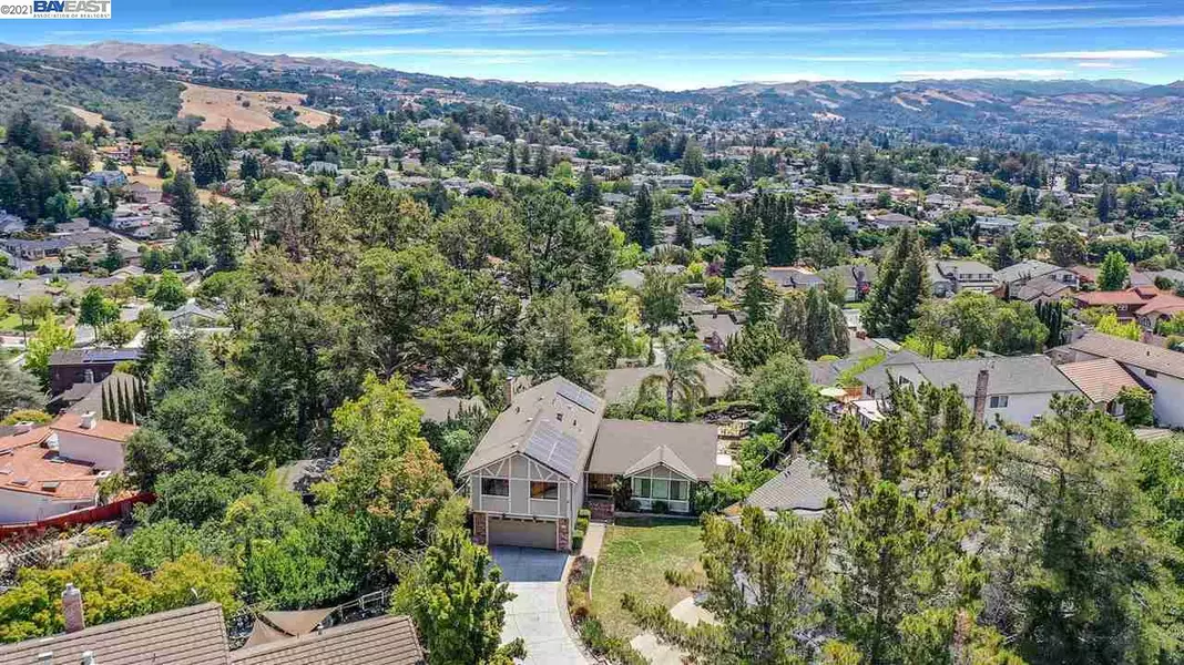 3975 Sugarbush Ln, Castro Valley, CA 94546