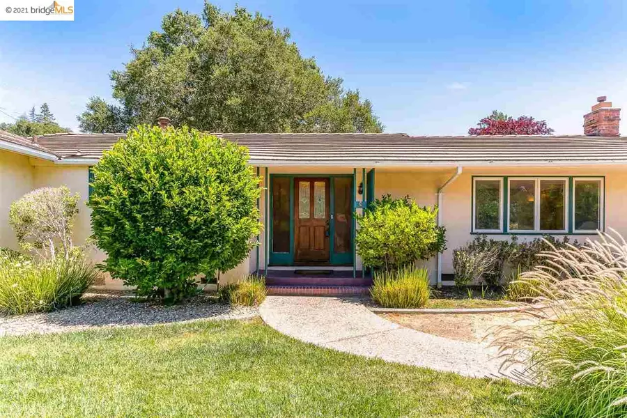 1 Hacienda Cir, Orinda, CA 94563