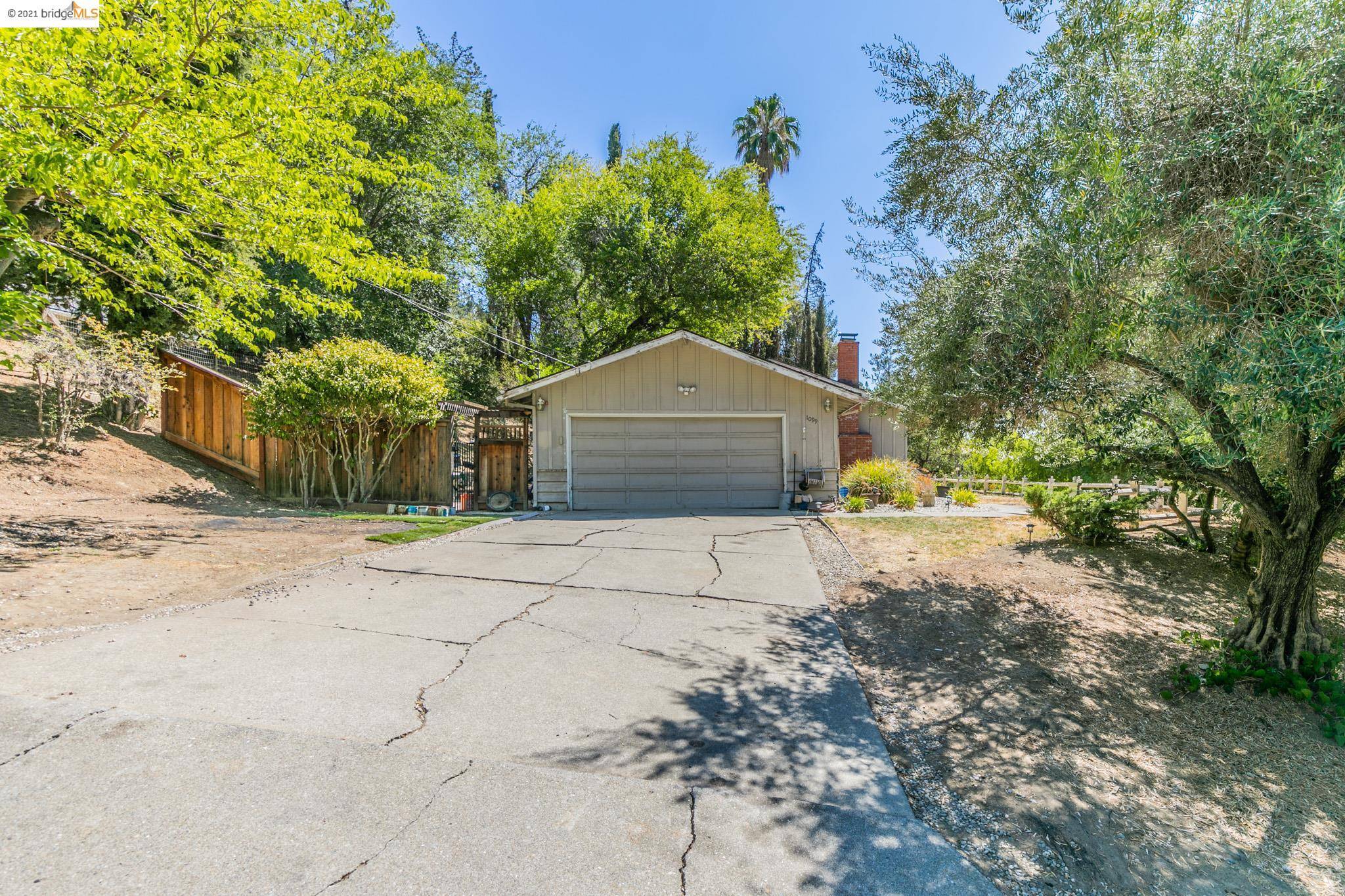 1099 Country Club Drive, Lafayette, CA 94549