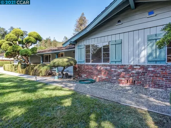 Orinda, CA 94563,2 Keith Drive