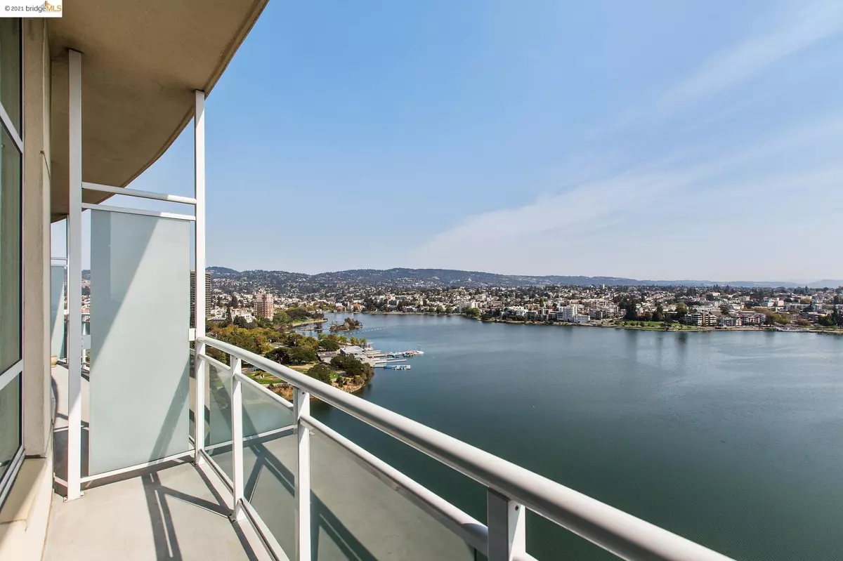 Oakland, CA 94612,1 Lakeside Dr #1902