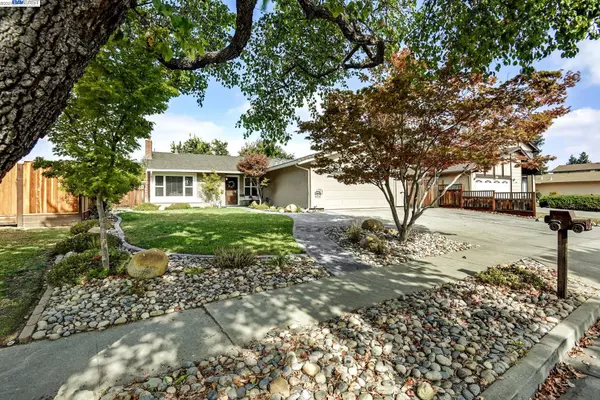 3331 Gloucester Pl, Fremont, CA 94555