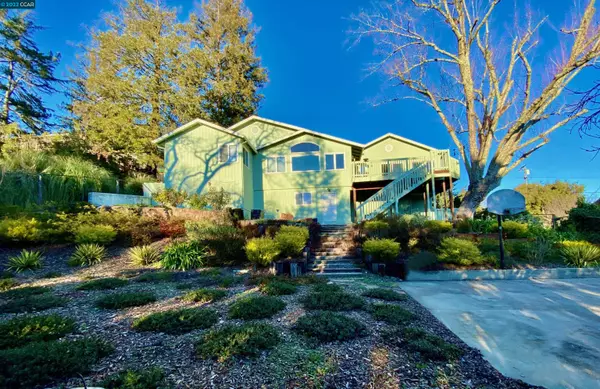 69 Hillcrest Dr, Orinda, CA 94563