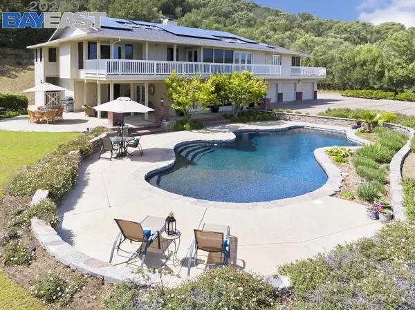 31 Carver Ln, Sunol, CA 94586