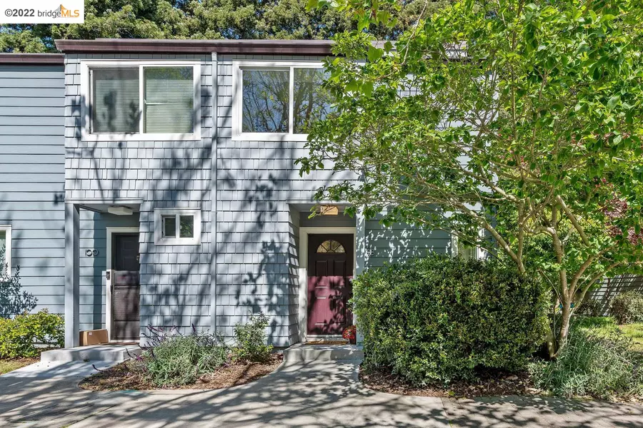 98 Emery Bay Dr, Emeryville, CA 94608