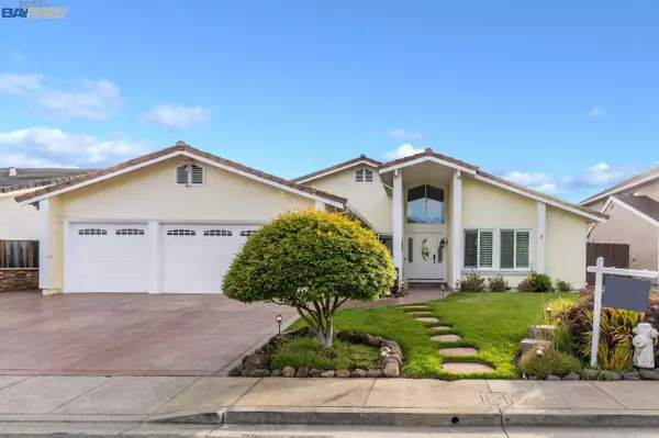 5721 Thousand Oaks Dr, Castro Valley, CA 94552