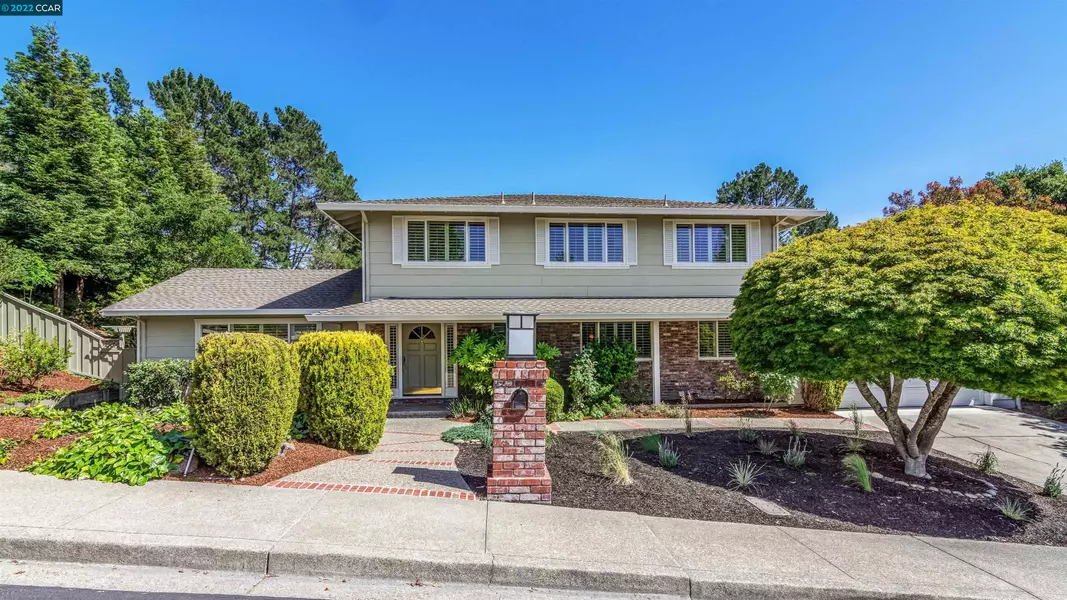 109 S Sandringham Dr, Moraga, CA 94556