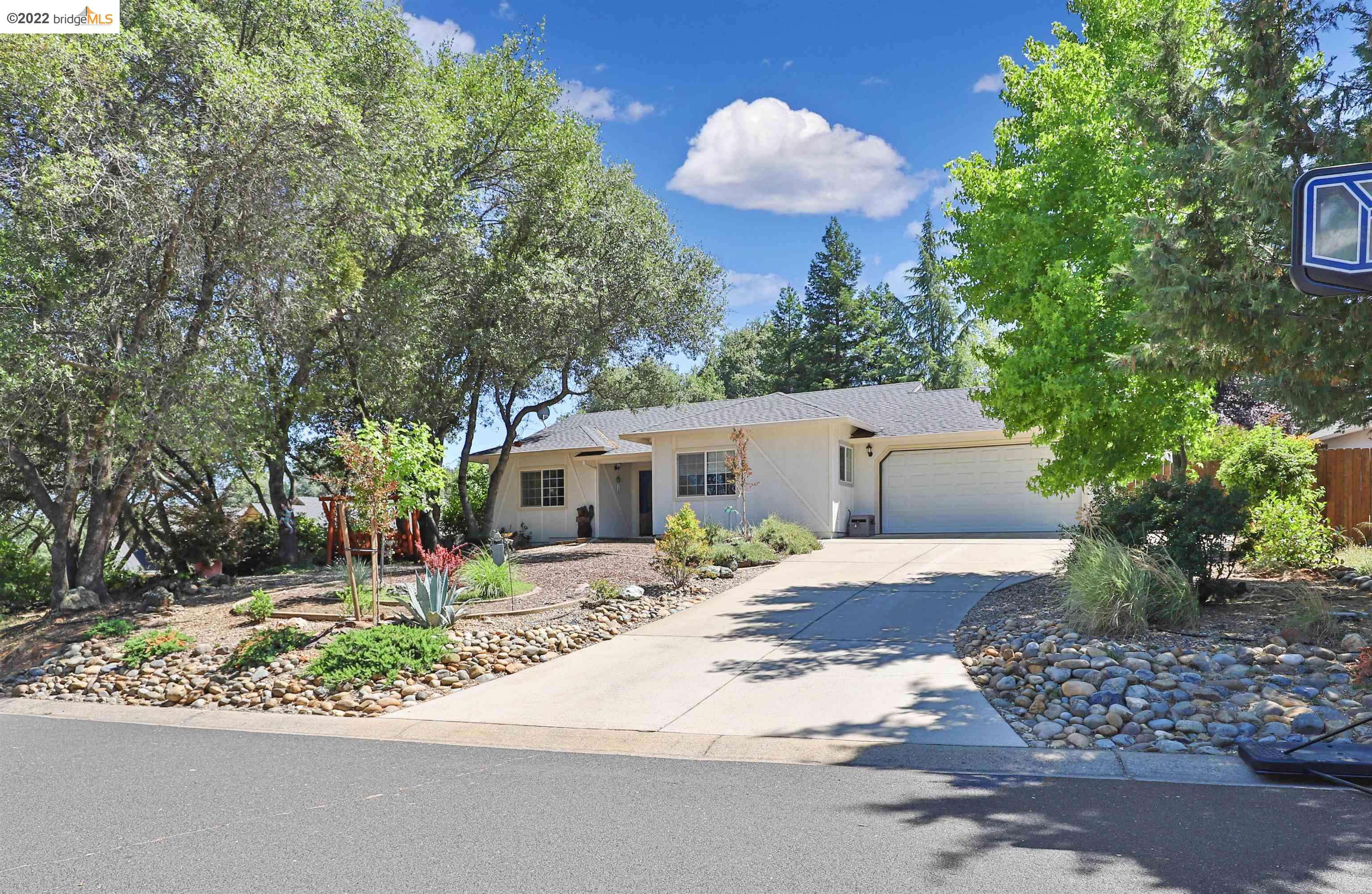 Angels Camp, CA 95222,190 Mistletoe Ct