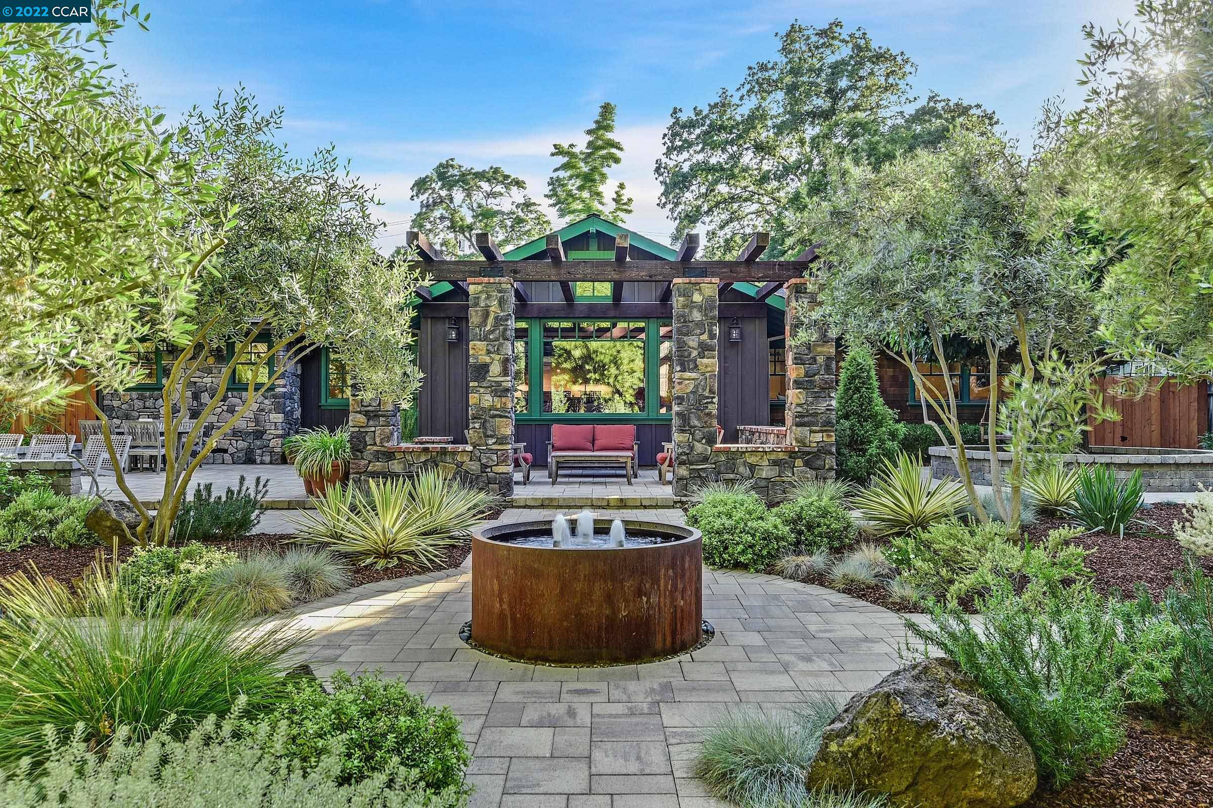 2072 Walnut Blvd, Walnut Creek, CA 94597