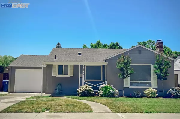 22179 Dolores St, Castro Valley, CA 94546