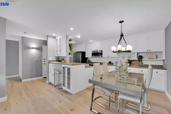965 Shorepoint Ct #205, Alameda, CA 94501