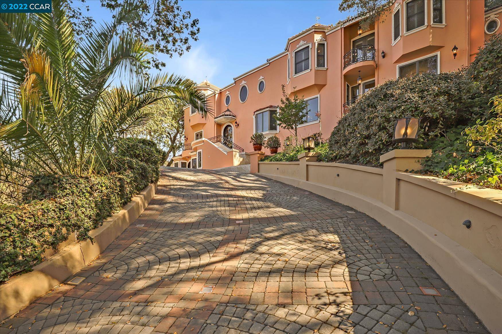 26 Oakwood Rd,  Orinda,  CA 94563