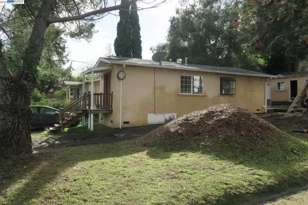 8101 Winthrope St, Oakland, CA 94605