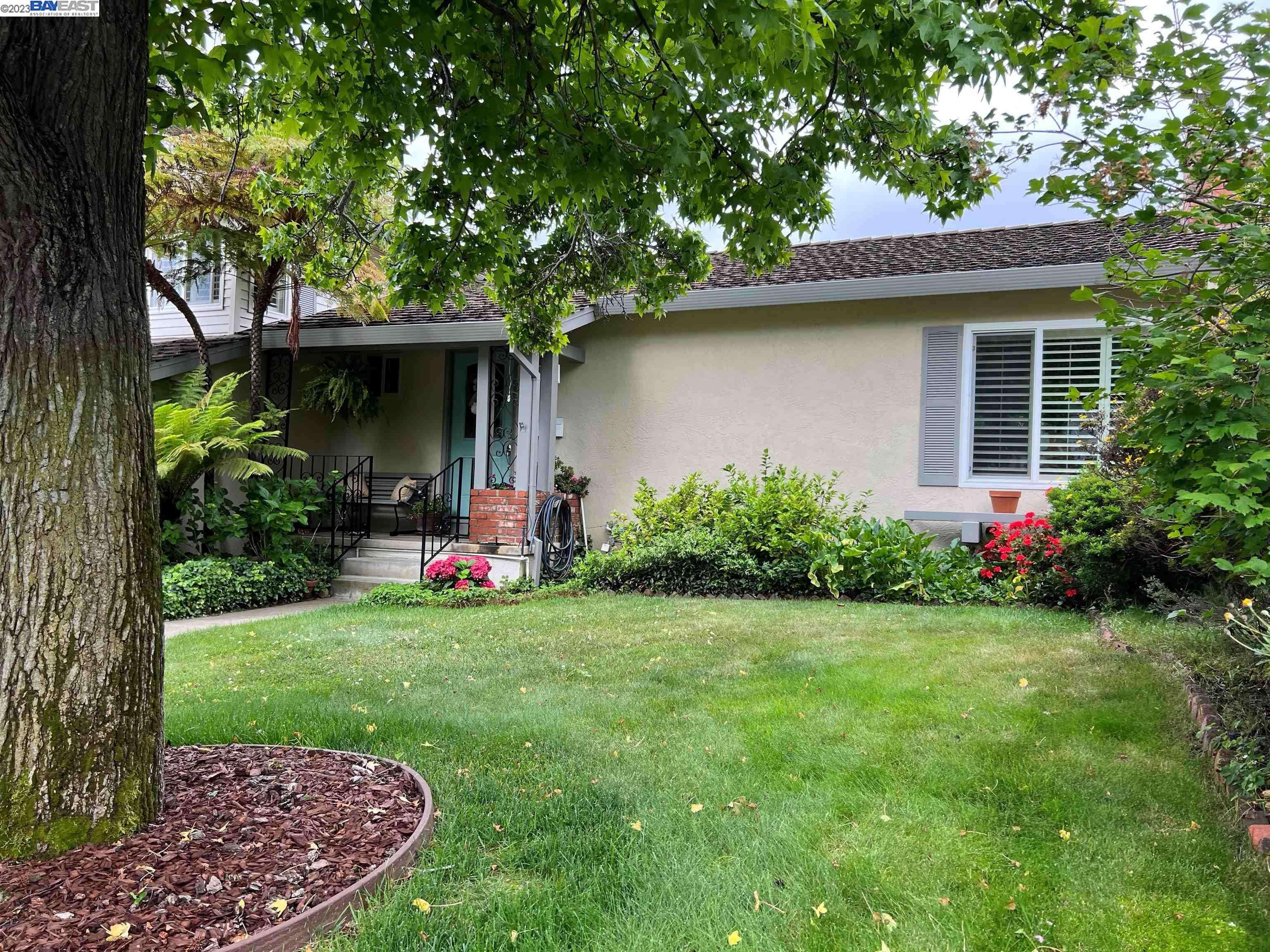 17461 Mayflower Dr, Castro Valley, CA 94546