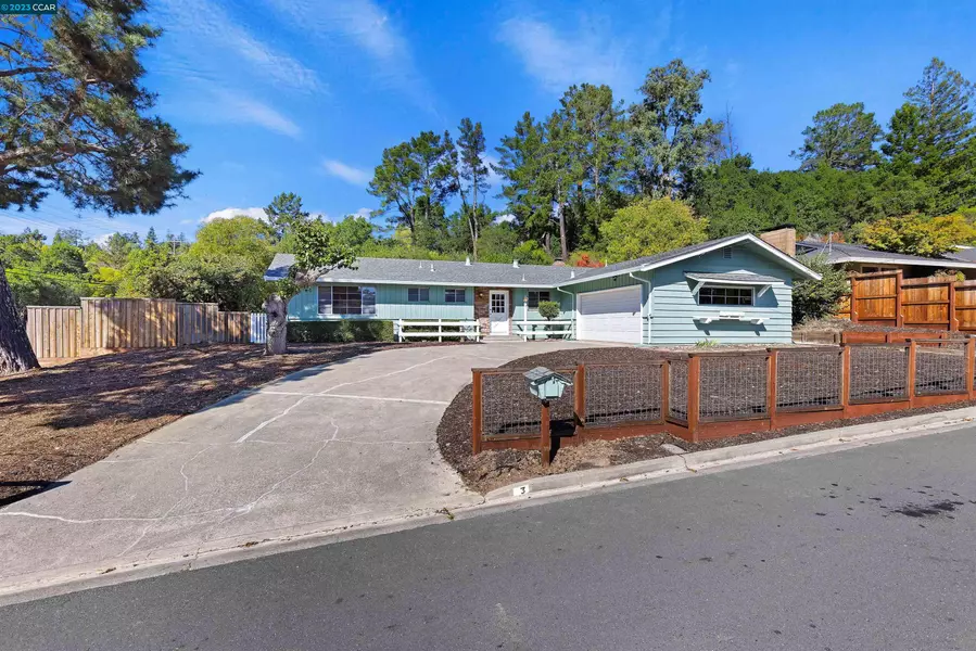 3 Whitehall Dr, Orinda, CA 94563