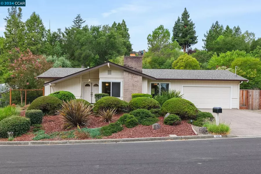 100 Hardie Dr, Moraga, CA 94556