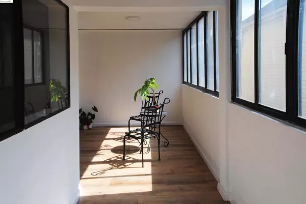 Oakland, CA 94607,625 Madison St #107