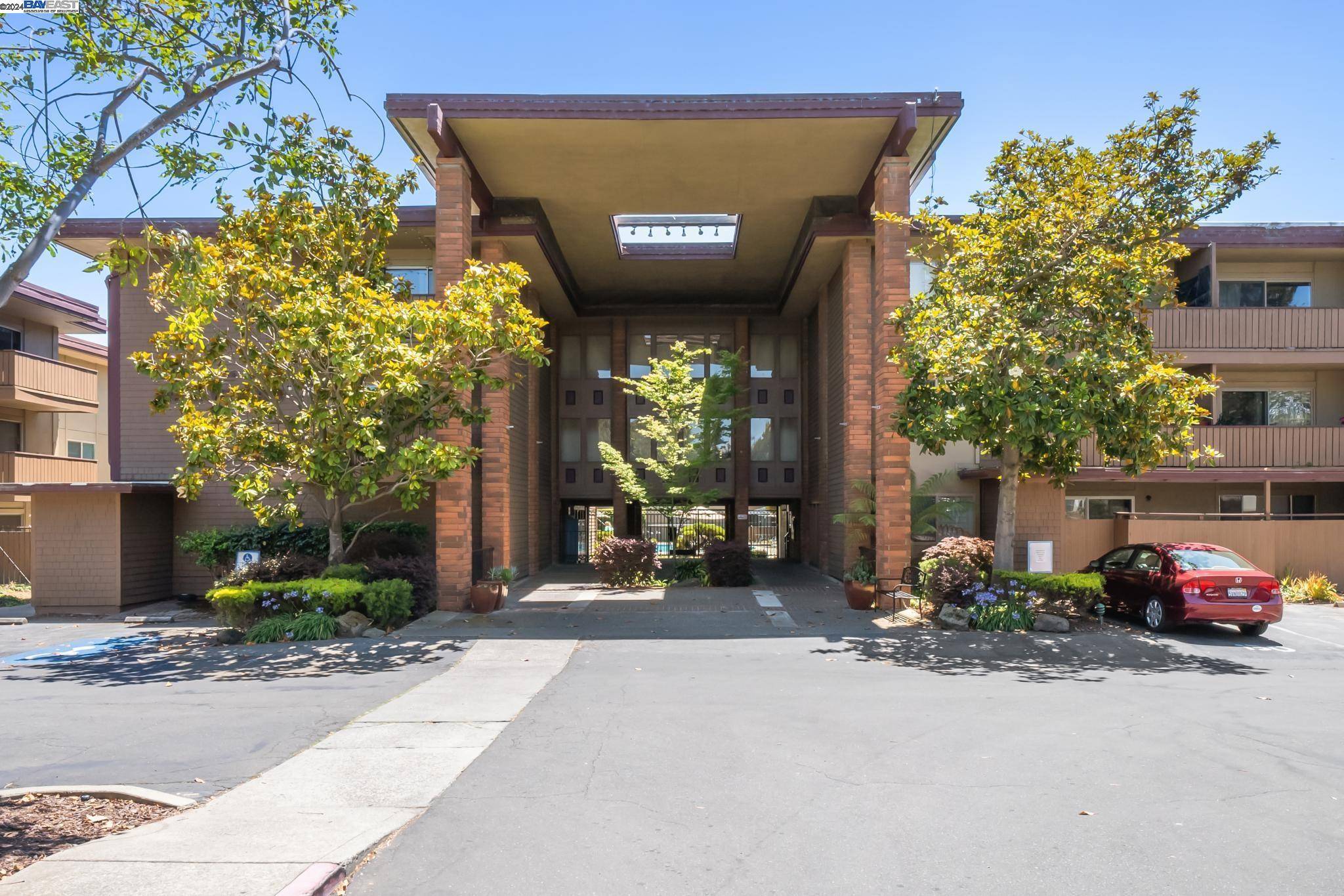 1333 Webster St #A208, Alameda, CA 94501