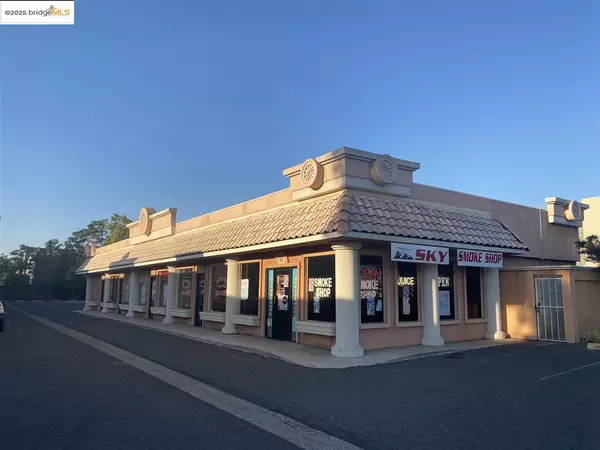 730 E F Street, Oakdale, CA 95361