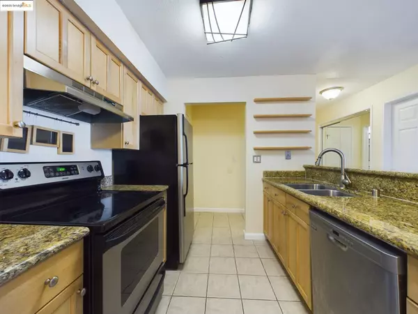 Oakland, CA 94610,466 Crescent St #102