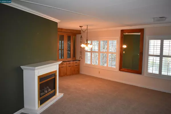 Pacheco, CA 94553,376 Avenida Flores #77