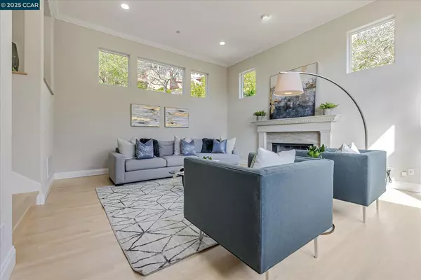 Orinda, CA 94563,4 Berrybrook Hollow