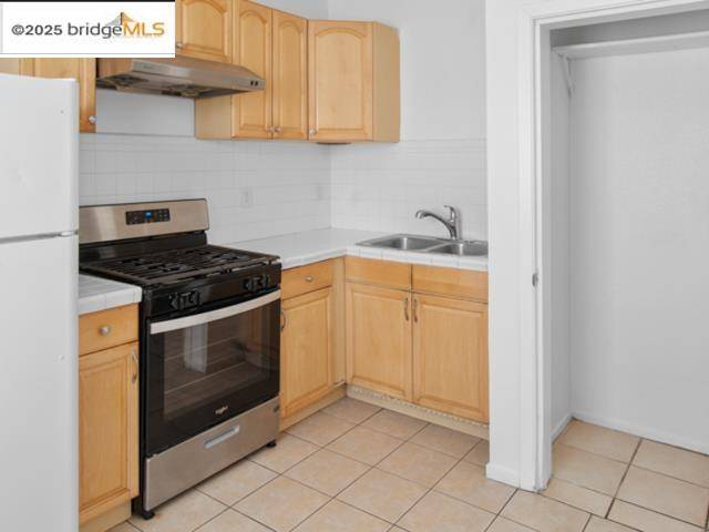 Oakland, CA 94606,2033 22nd Ave