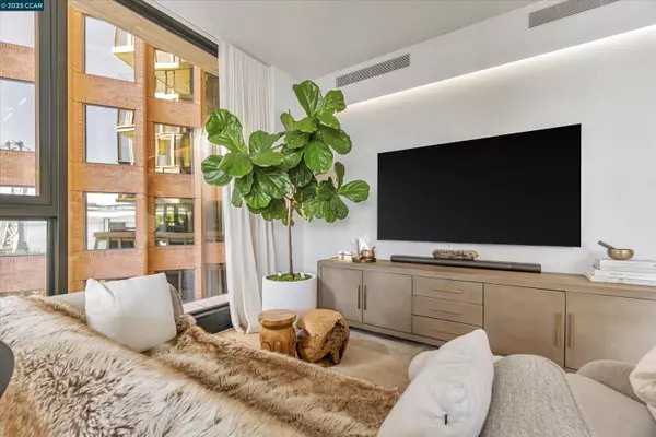 San Francisco, CA 94105,1 Steuart Ln #1103