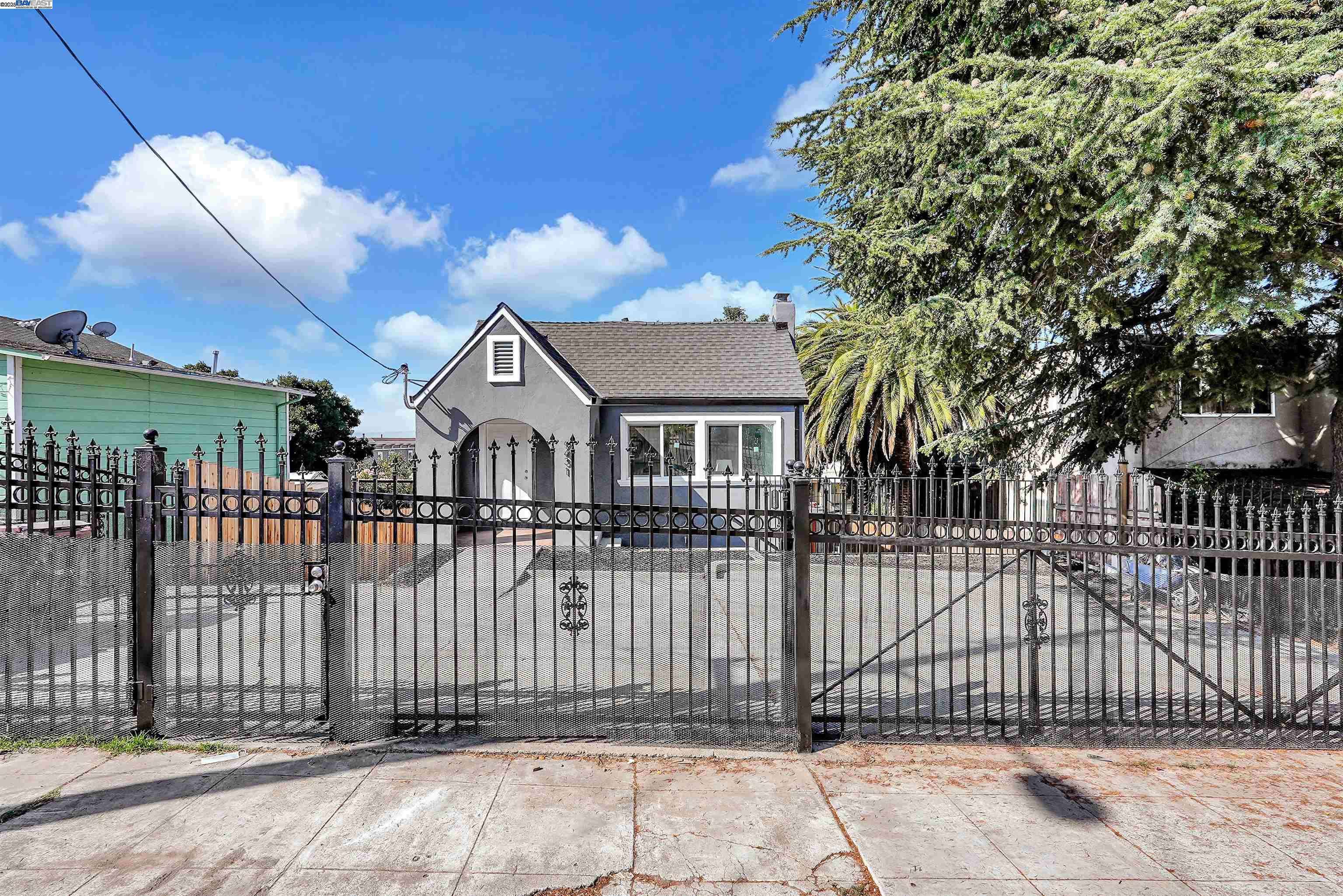 Oakland, CA 94605,9431 Thermal St