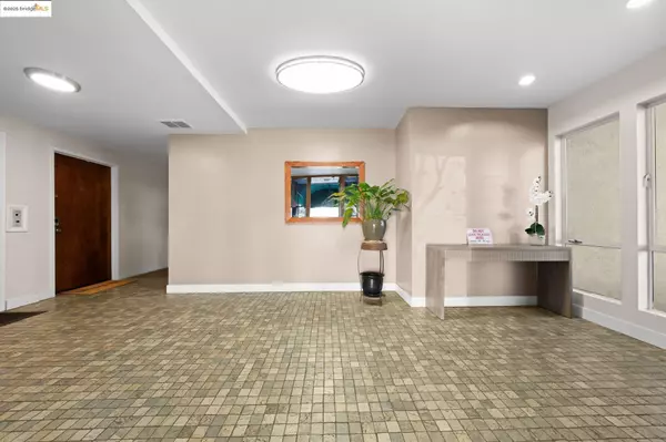 Oakland, CA 94611,127 Bayo Vista #108
