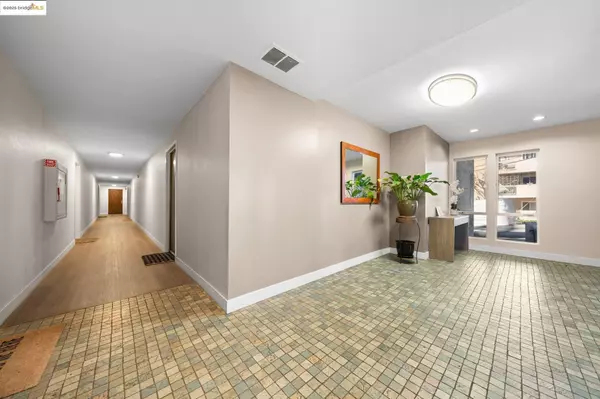 Oakland, CA 94611,127 Bayo Vista #108