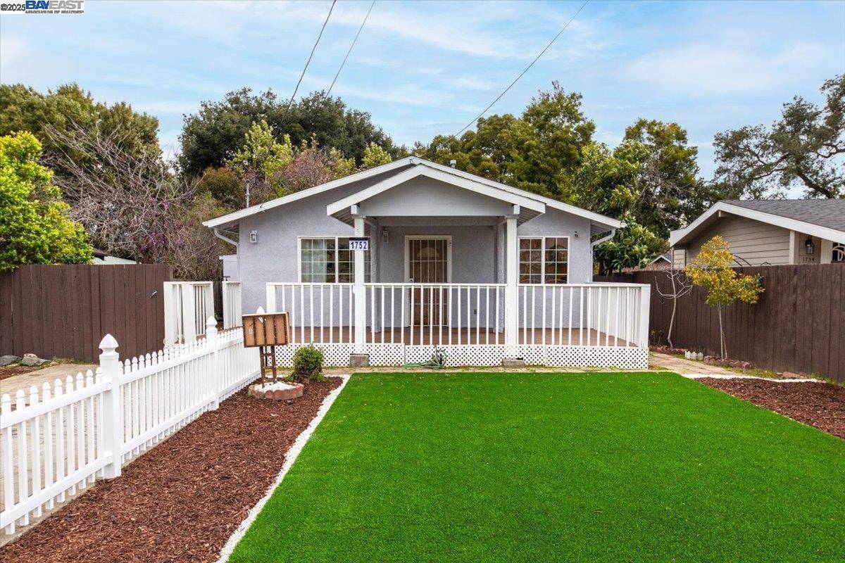 1752 Knox Street,  Castro Valley,  CA 94546