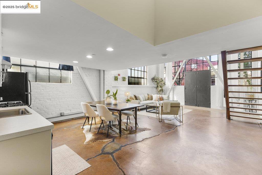 Oakland, CA 94606,1018 4Th Ave #102