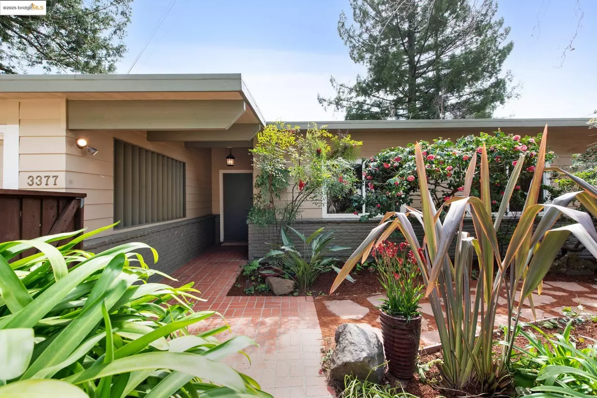 Oakland, CA 94602,3377 Crane Way