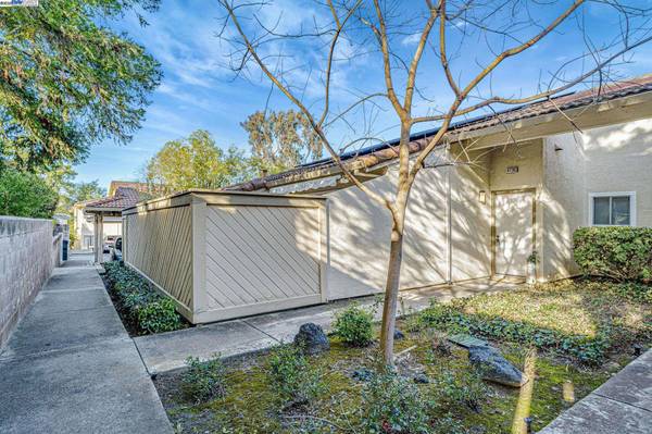 477 Vineyard Pl #C,  Pleasanton,  CA 94566