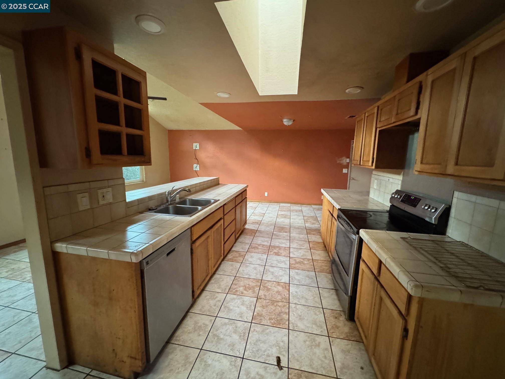 Hercules, CA 94547,2042 Lupine Rd