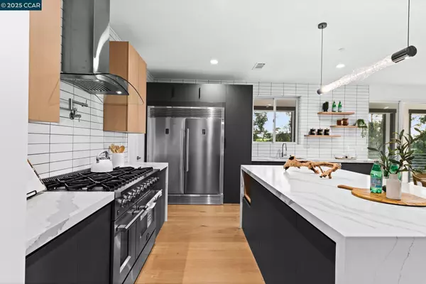 Oakland, CA 94605,9 Turner Ct