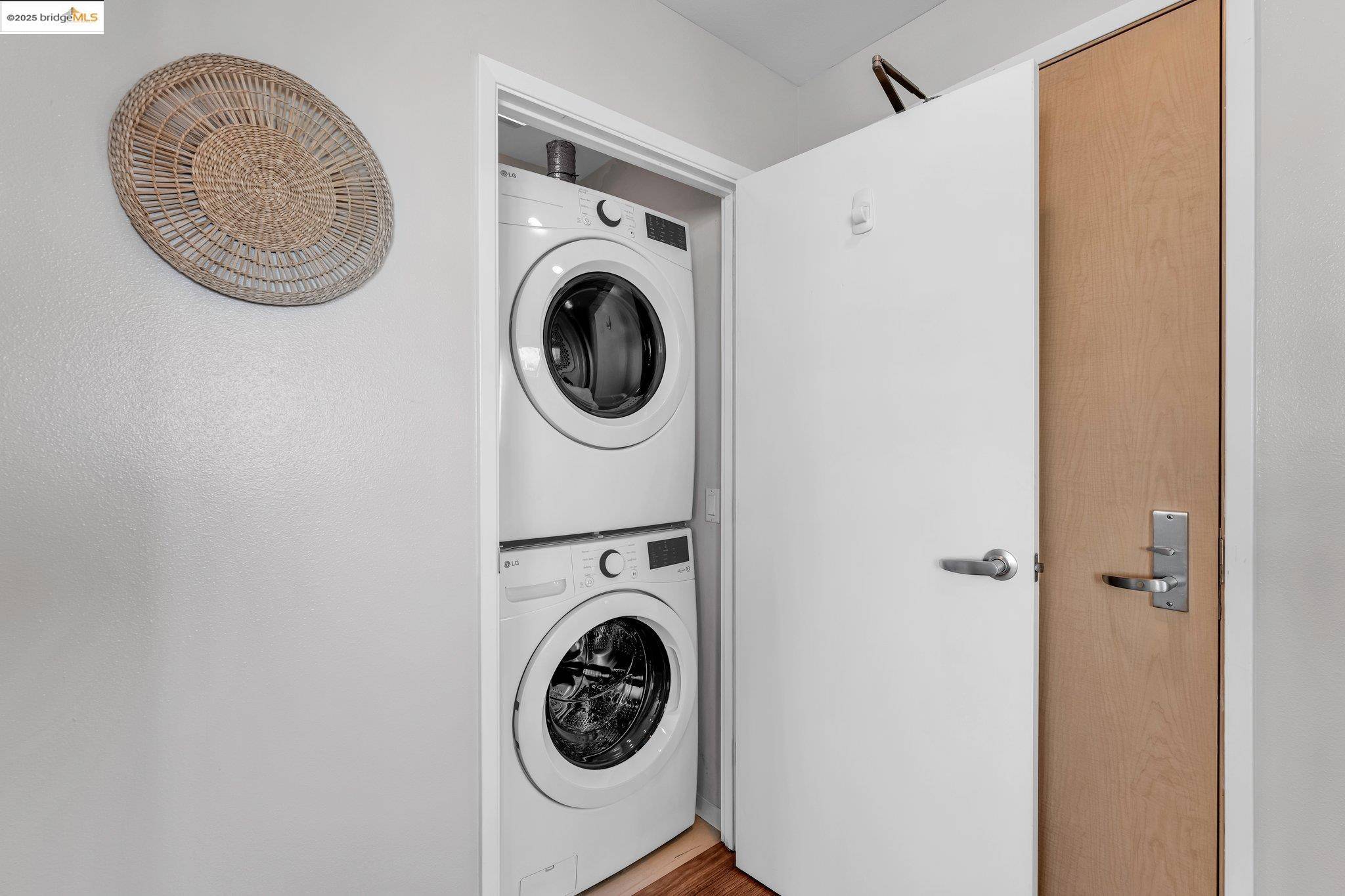 Oakland, CA 94612,1 Lakeside Dr #1803