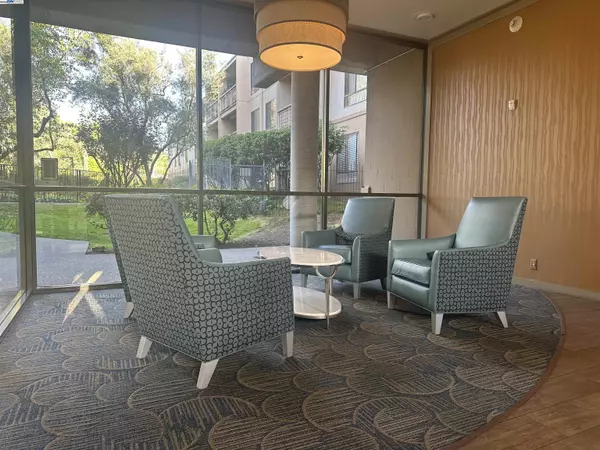 Walnut Creek, CA 94596,450 N Civic Dr #311