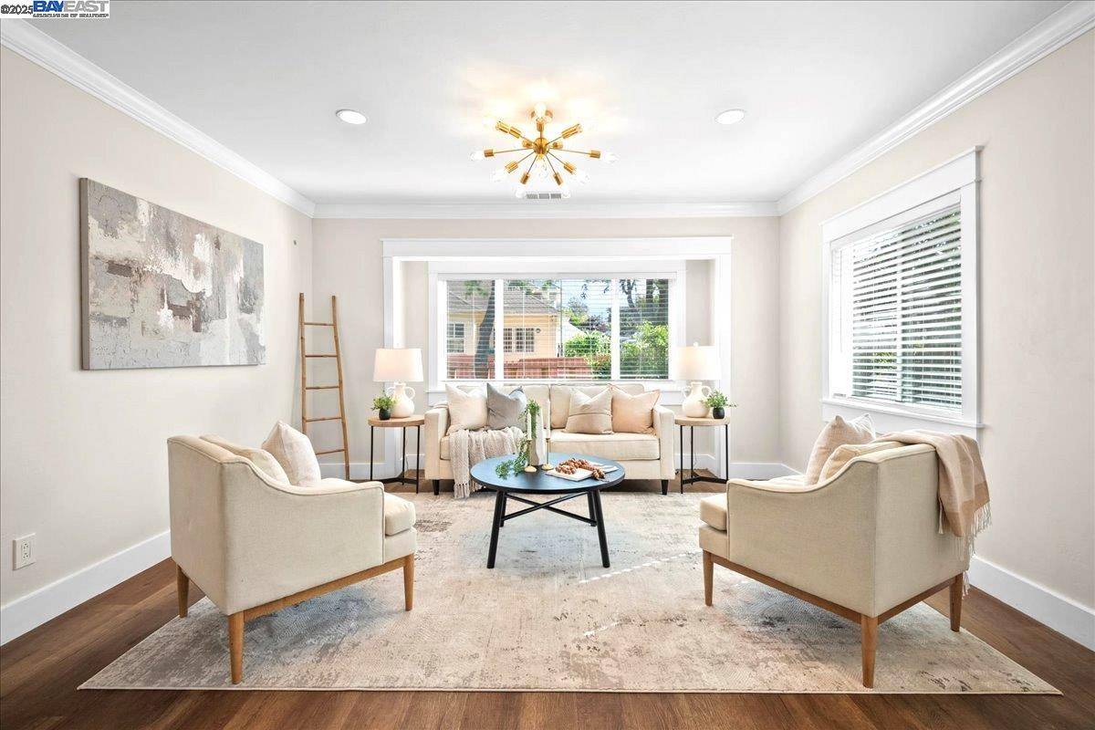 Oakland, CA 94606,945 E 24Th St