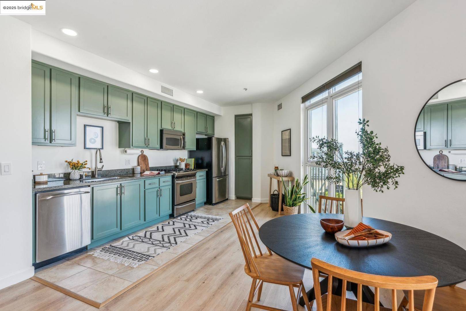 423 7th ST #909, Oakland, CA 94607