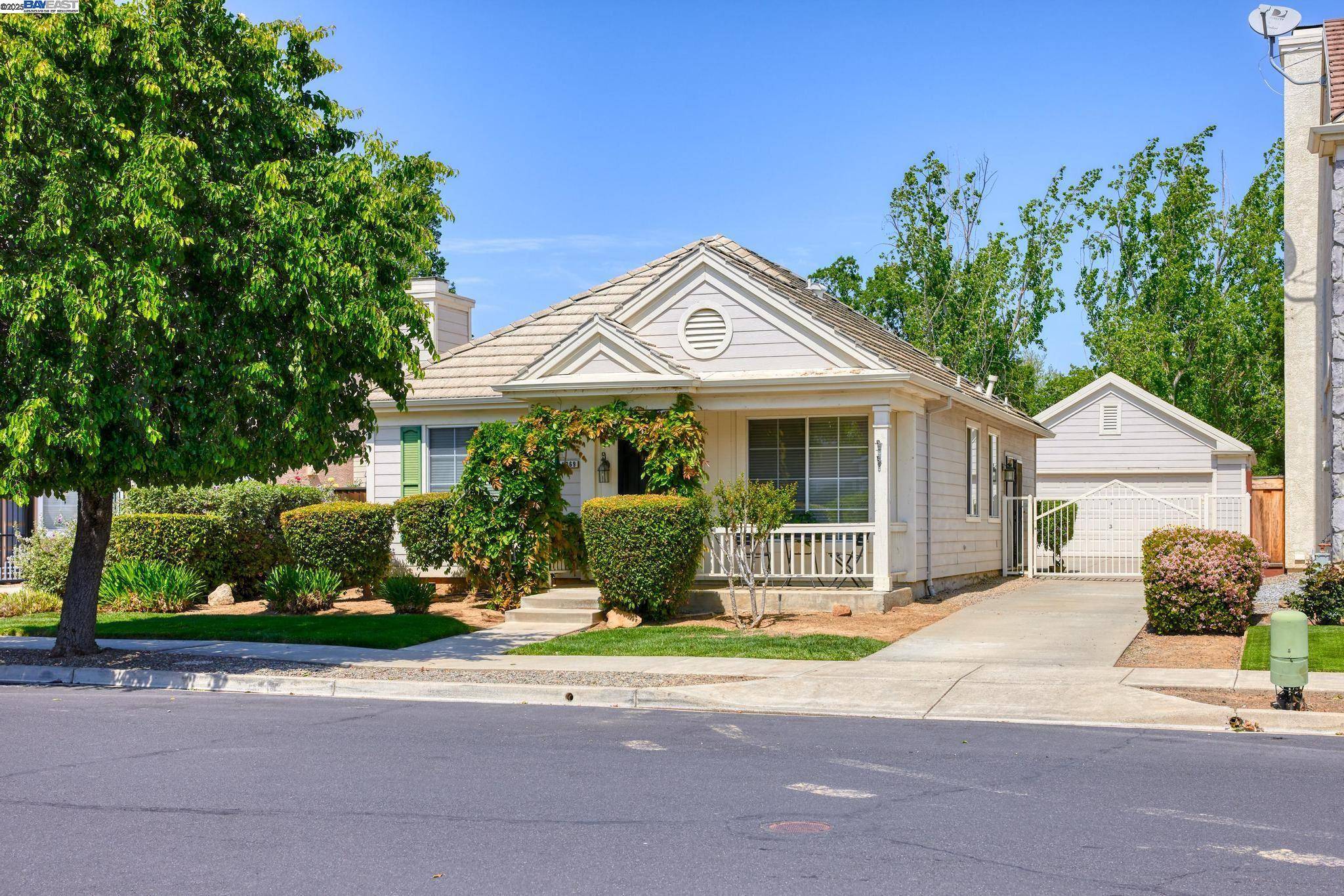 1069 Claremont Dr, Brentwood, CA 94513