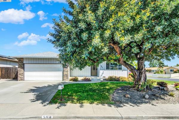 584 Greenwood Dr, Vacaville, CA 95687