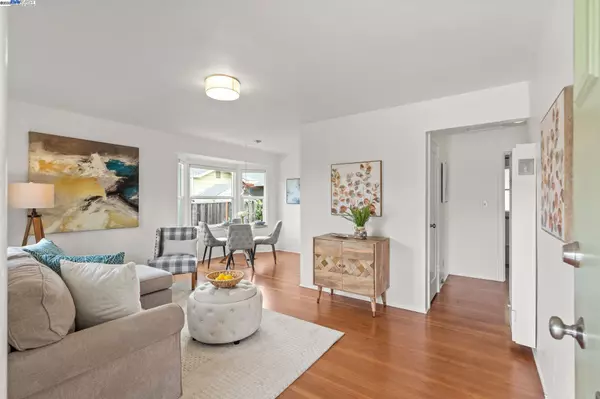 Alameda, CA 94501,218 Cypress St.